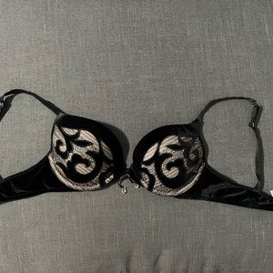 Victoria Secret Black Velvet w/Lace and Crystal Accents Very Sexy Pushup 36B Bra